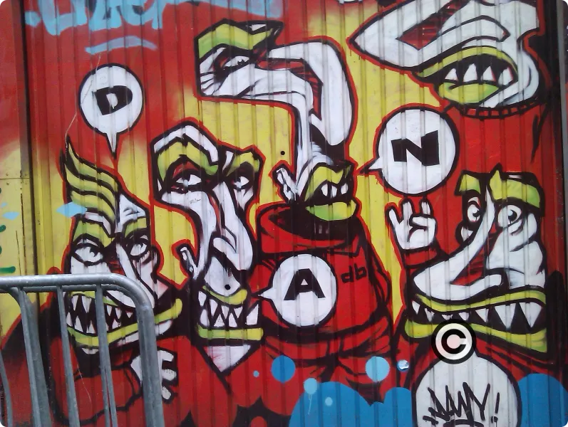 Graffiti DNA Tri Postal Lille